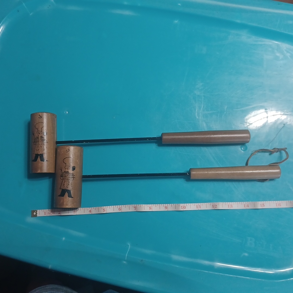 Long stick salt n pepper shakers